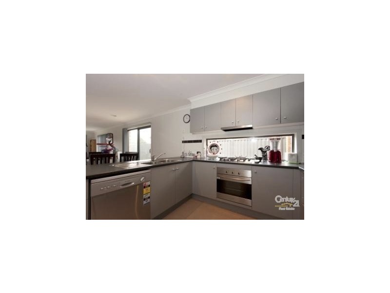 7 Wildcherry Ave, Pakenham VIC 3810
