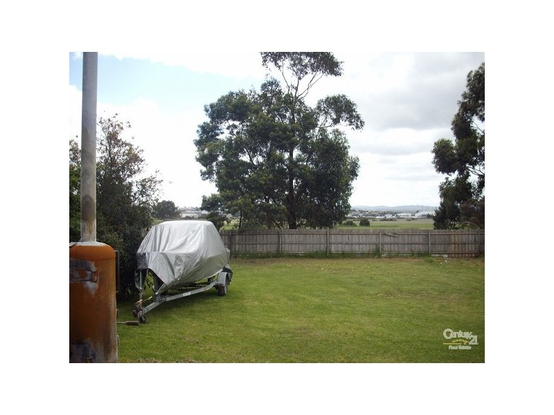 13 Blackwood Drive, Hampton Park VIC 3976