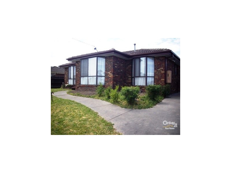 77 Warana Drive, Hampton Park VIC 3976