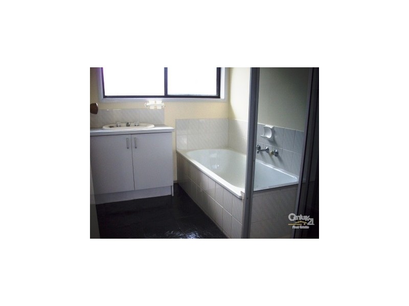 77 Warana Drive, Hampton Park VIC 3976