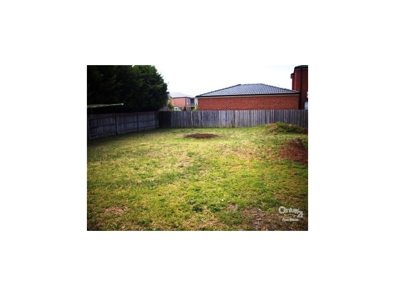 77 Warana Drive, Hampton Park VIC 3976