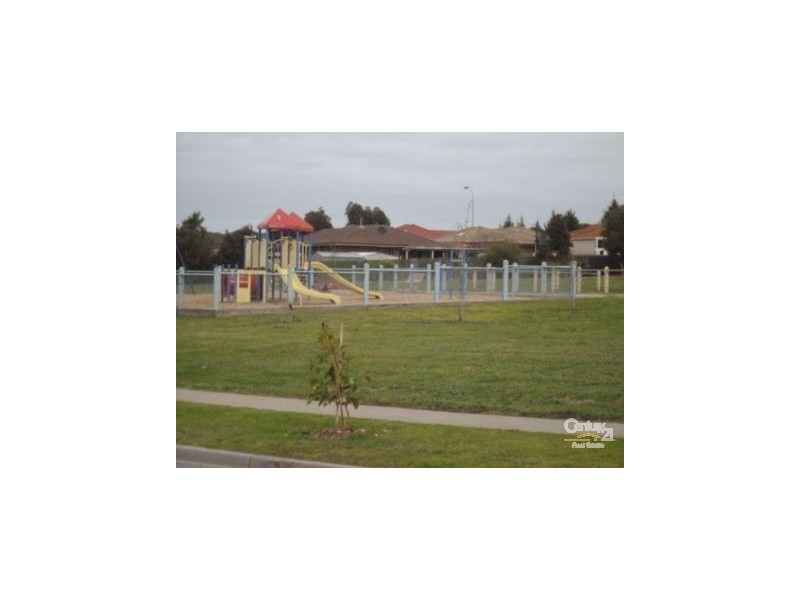 6 Amber Drive, Hampton Park VIC 3976