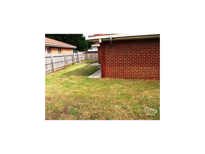 6 Amber Drive, Hampton Park VIC 3976