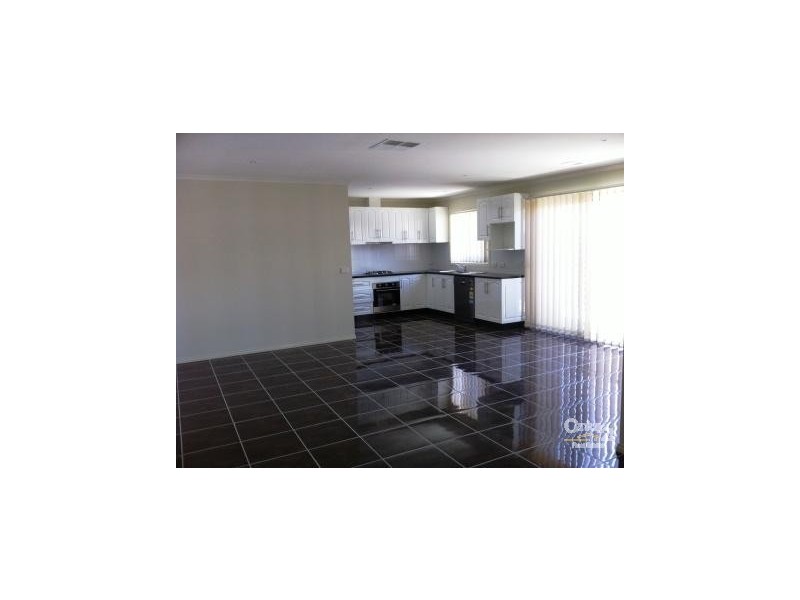 33a Pomegranate Way, Pakenham VIC 3810