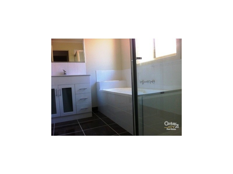 33a Pomegranate Way, Pakenham VIC 3810