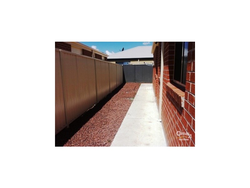 33a Pomegranate Way, Pakenham VIC 3810