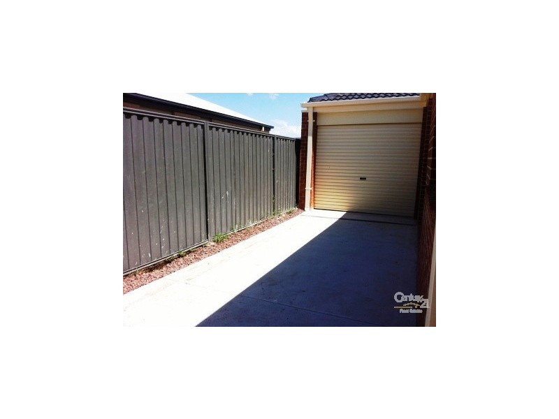 33a Pomegranate Way, Pakenham VIC 3810