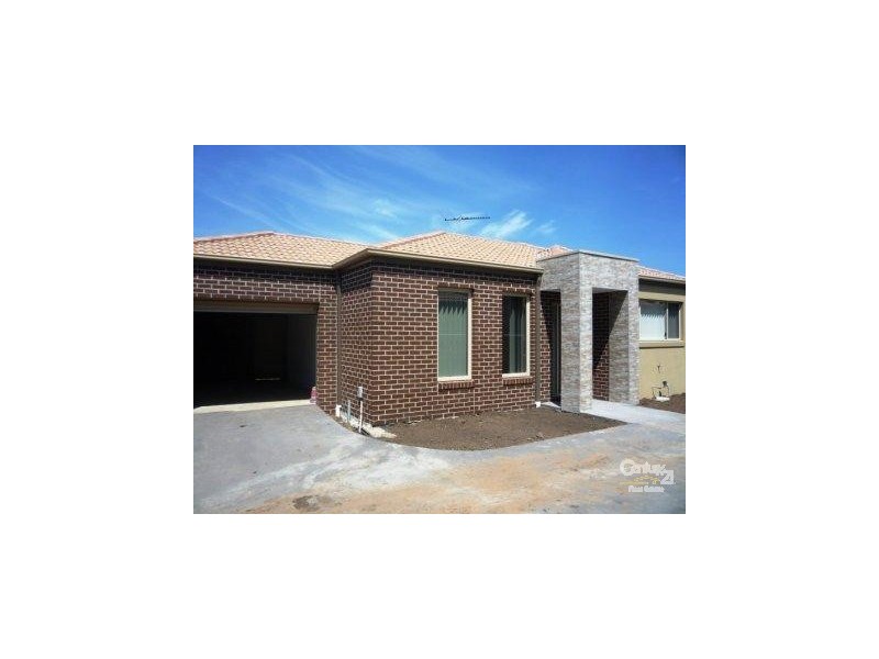 2/42 Walnut Way, Pakenham VIC 3810