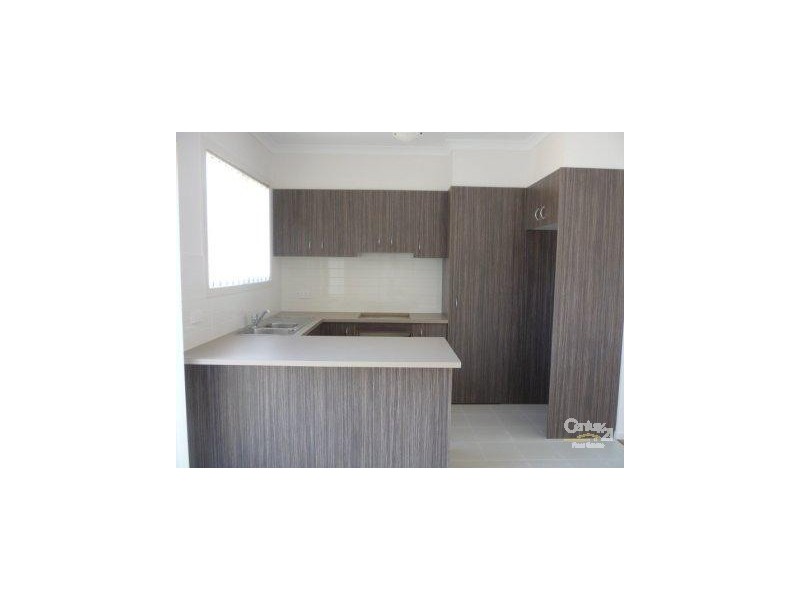 2/42 Walnut Way, Pakenham VIC 3810