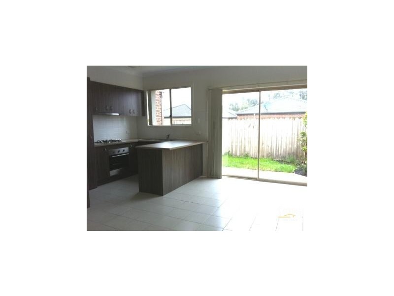 3/1 Walnut Way, Pakenham VIC 3810