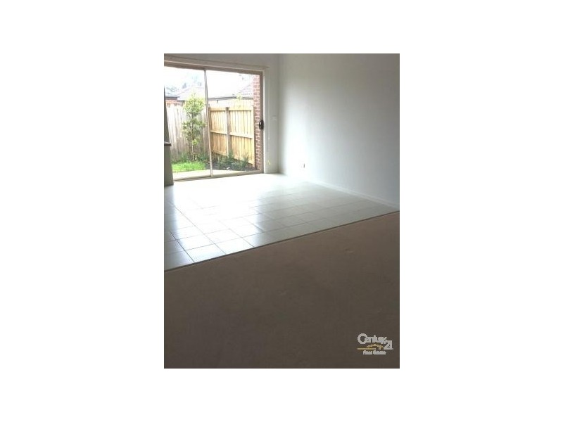 3/1 Walnut Way, Pakenham VIC 3810
