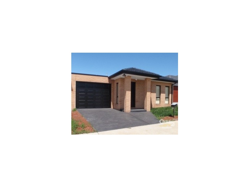8 Karlson Way, Cranbourne North VIC 3977
