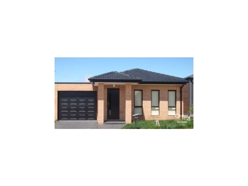 8 Karlson Way, Cranbourne North VIC 3977