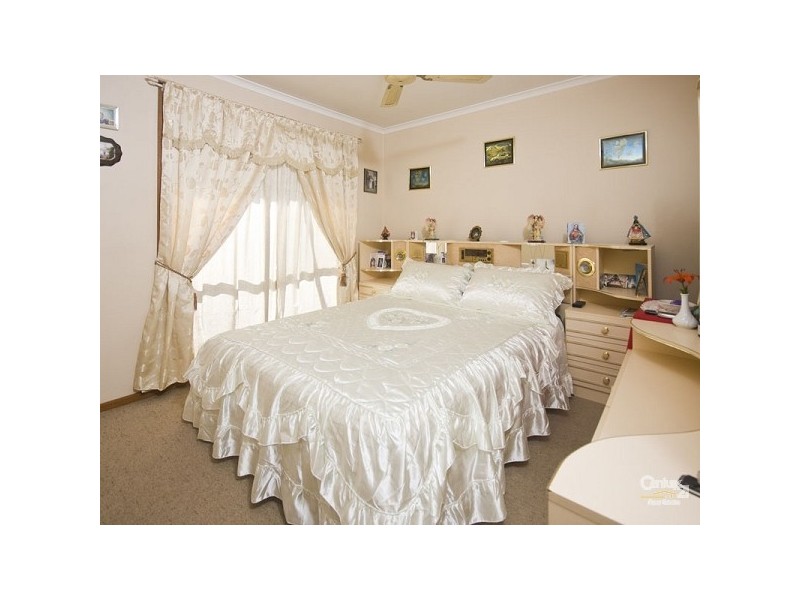 7 Marnie Drive, Cranbourne West VIC 3977