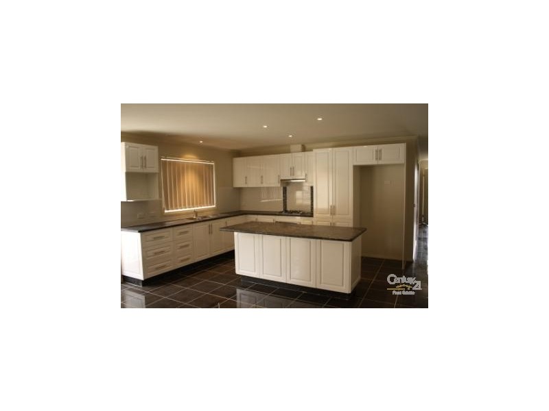 15 Tipperary Circuit, Pakenham VIC 3810