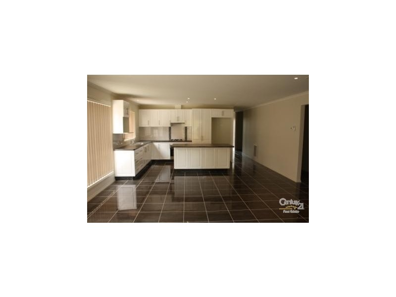 15 Tipperary Circuit, Pakenham VIC 3810