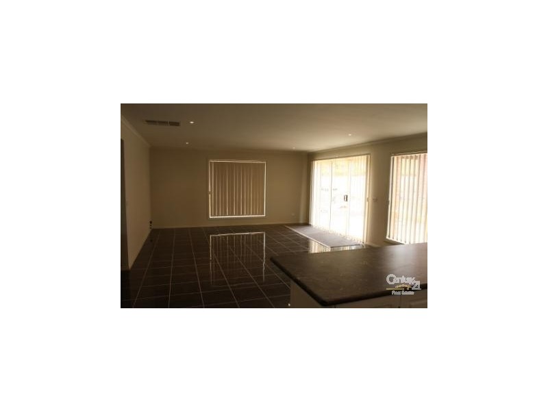 15 Tipperary Circuit, Pakenham VIC 3810