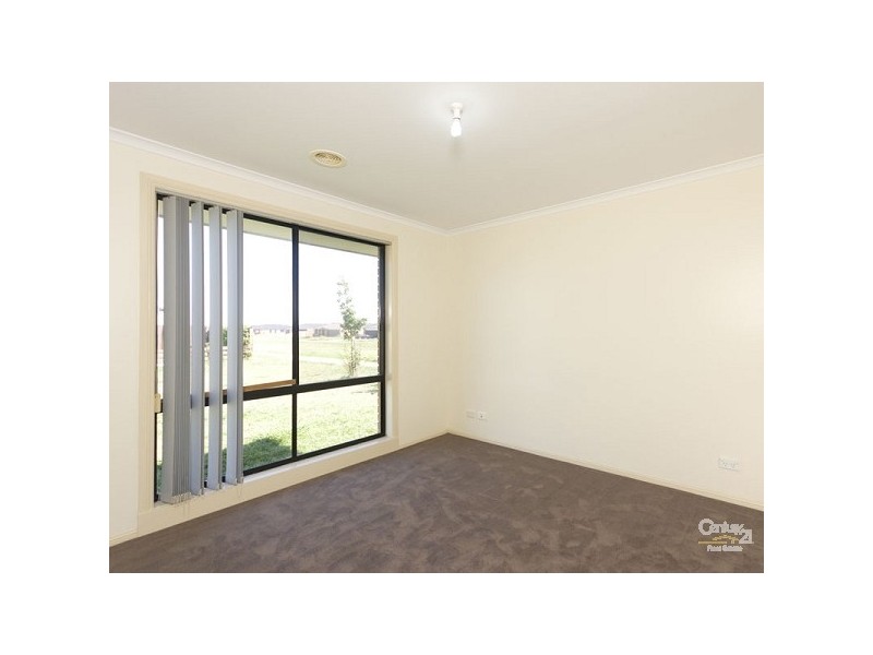 19 Mingay Court, Cranbourne West VIC 3977