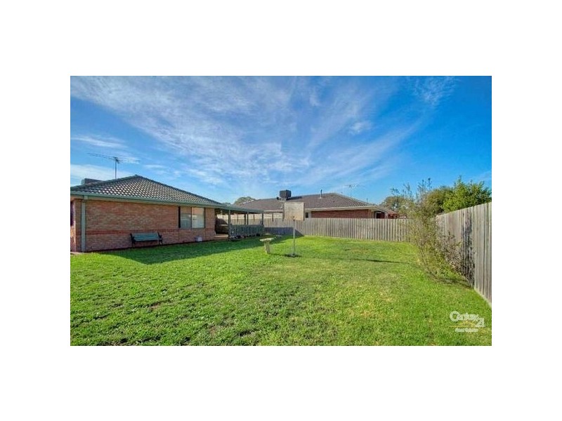 11 Macleod Way, Lynbrook VIC 3975