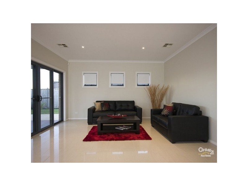 14 Peisley Crescent, Cranbourne East VIC 3977