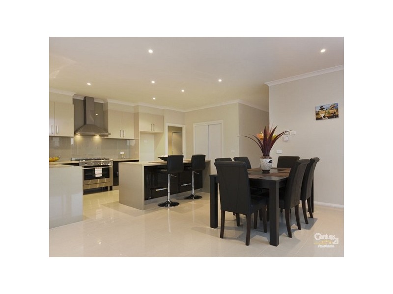 14 Peisley Crescent, Cranbourne East VIC 3977