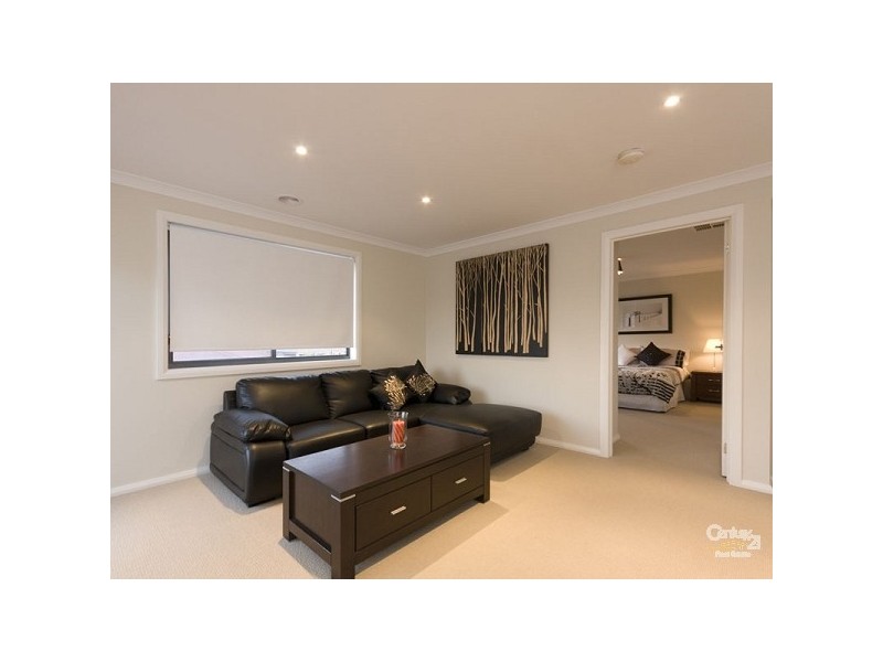 14 Peisley Crescent, Cranbourne East VIC 3977