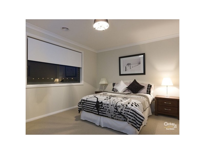 14 Peisley Crescent, Cranbourne East VIC 3977