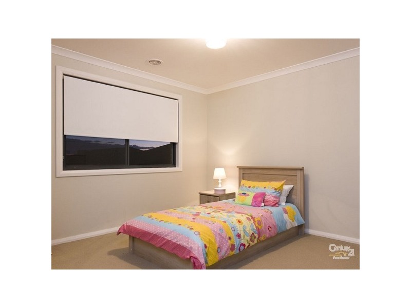 14 Peisley Crescent, Cranbourne East VIC 3977