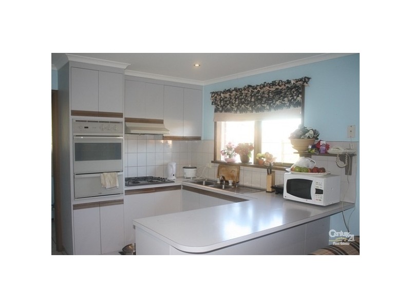 13 Kendari Court, Hampton Park VIC 3976