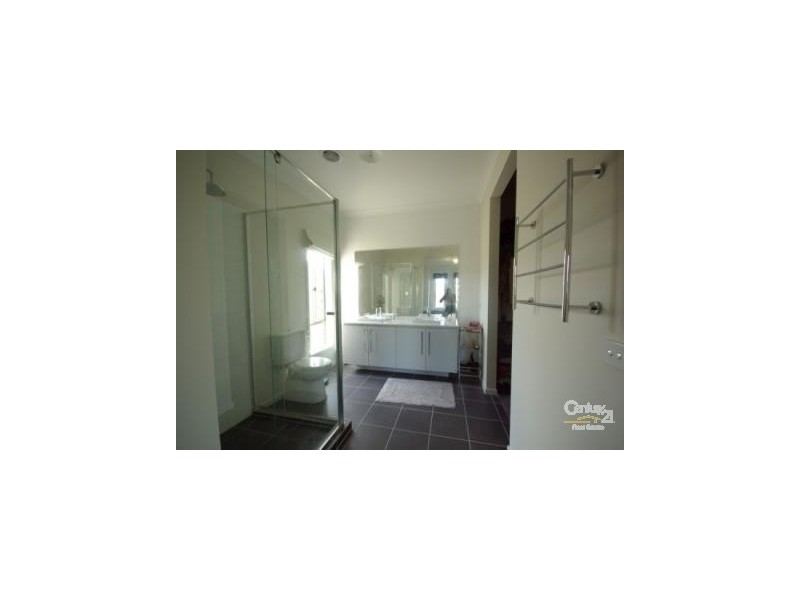 75 MELINGTON DRIVE, Lyndhurst VIC 3975