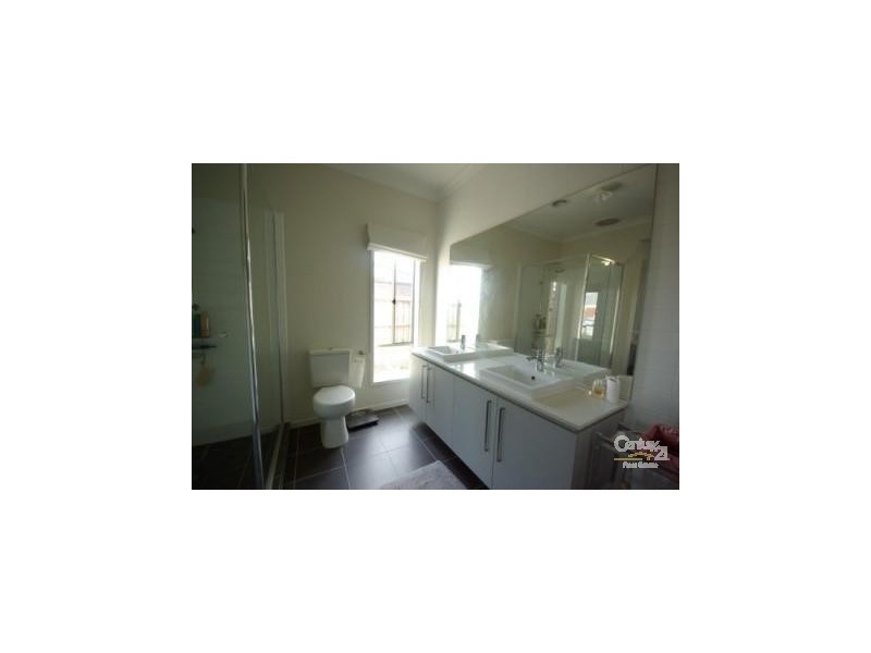 75 MELINGTON DRIVE, Lyndhurst VIC 3975