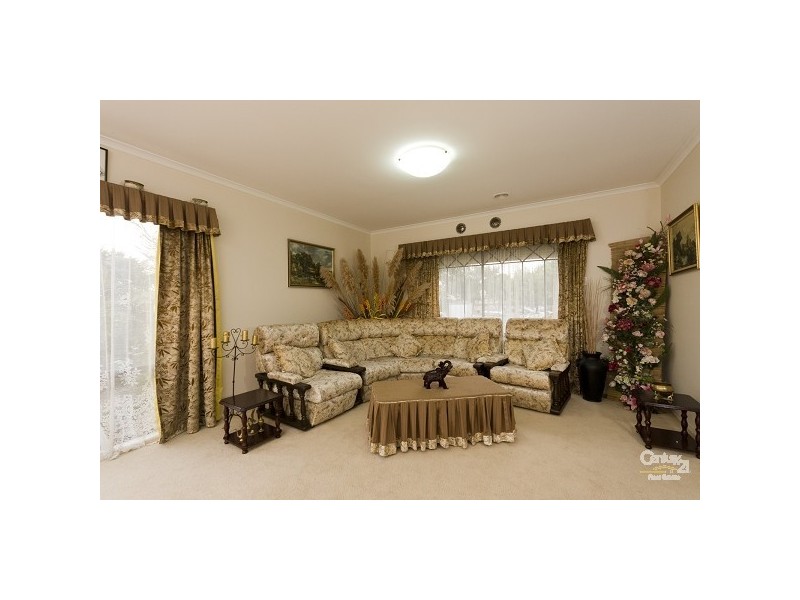 4 Brady Close, Lynbrook VIC 3975