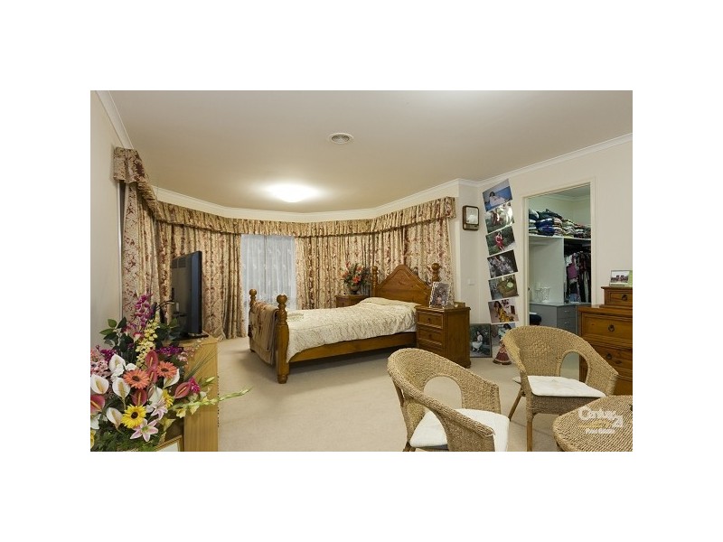 4 Brady Close, Lynbrook VIC 3975