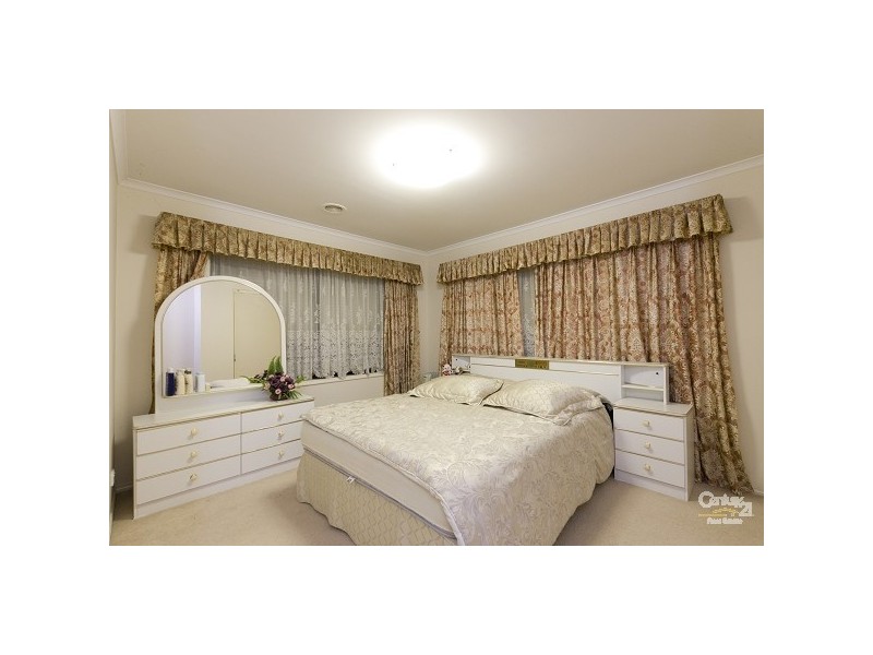 4 Brady Close, Lynbrook VIC 3975