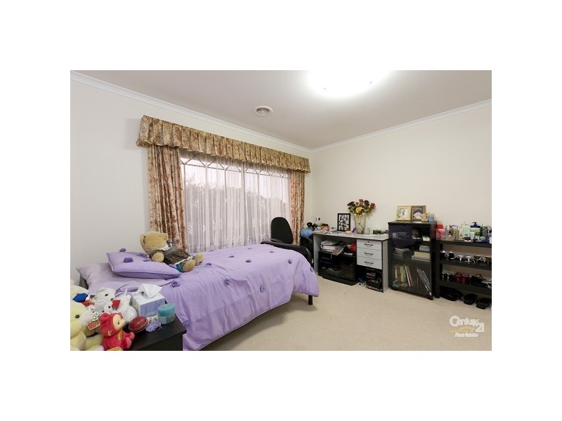 4 Brady Close, Lynbrook VIC 3975