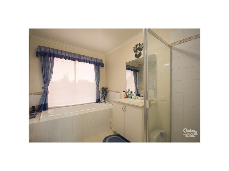 4 Brady Close, Lynbrook VIC 3975