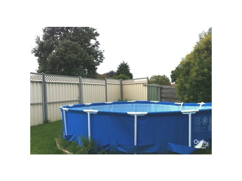 6 Delacombe Drive, Hampton Park VIC 3976