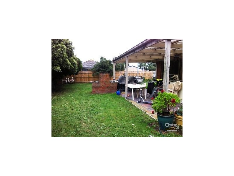 9 Chester Drive, Hampton Park VIC 3976