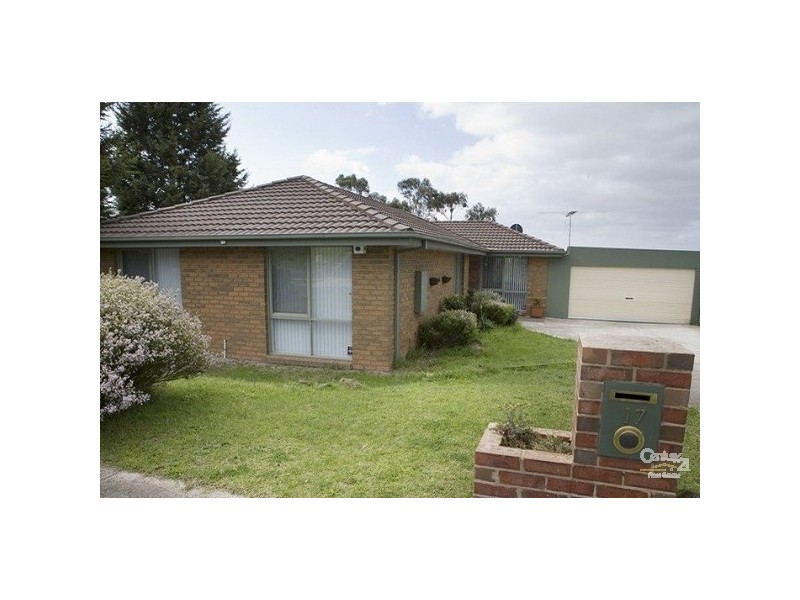 17 Blackwood Drive, Hampton Park VIC 3976