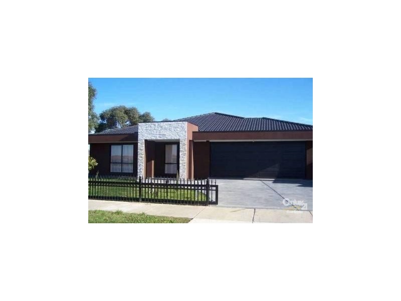 9 Colonial Way, Pakenham VIC 3810