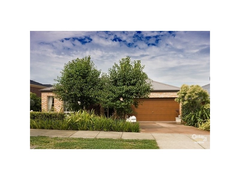 11 Falling Water Drive, Pakenham VIC 3810