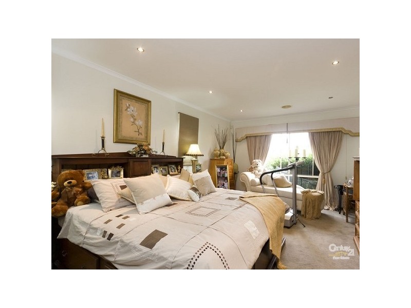 11 Falling Water Drive, Pakenham VIC 3810