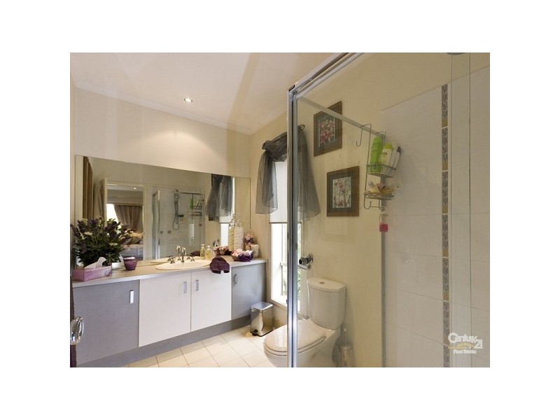 11 Falling Water Drive, Pakenham VIC 3810