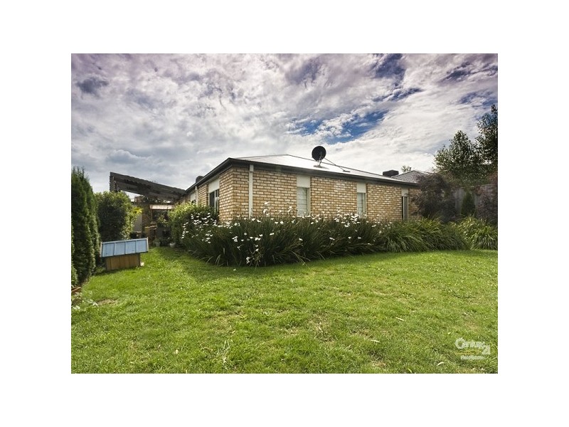 11 Falling Water Drive, Pakenham VIC 3810