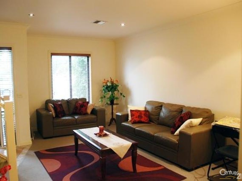 2 Cropton Place, Narre Warren South VIC 3805