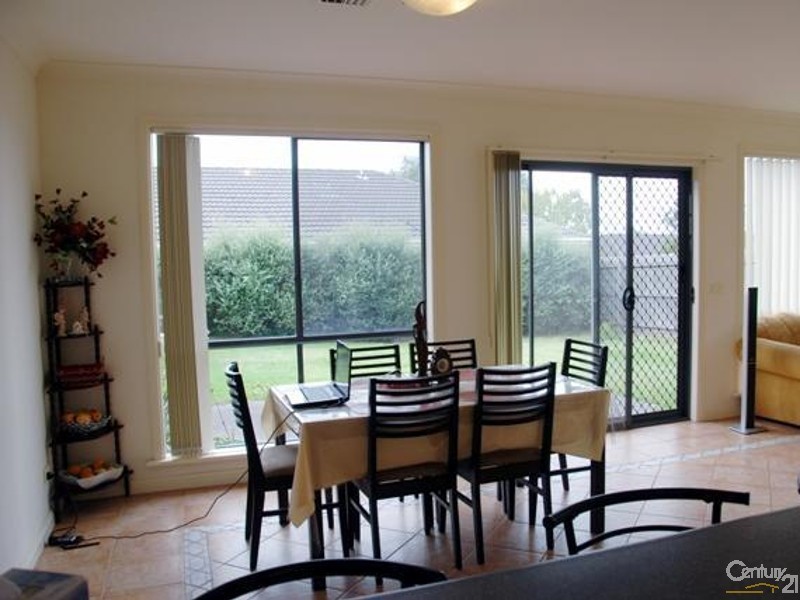 2 Cropton Place, Narre Warren South VIC 3805