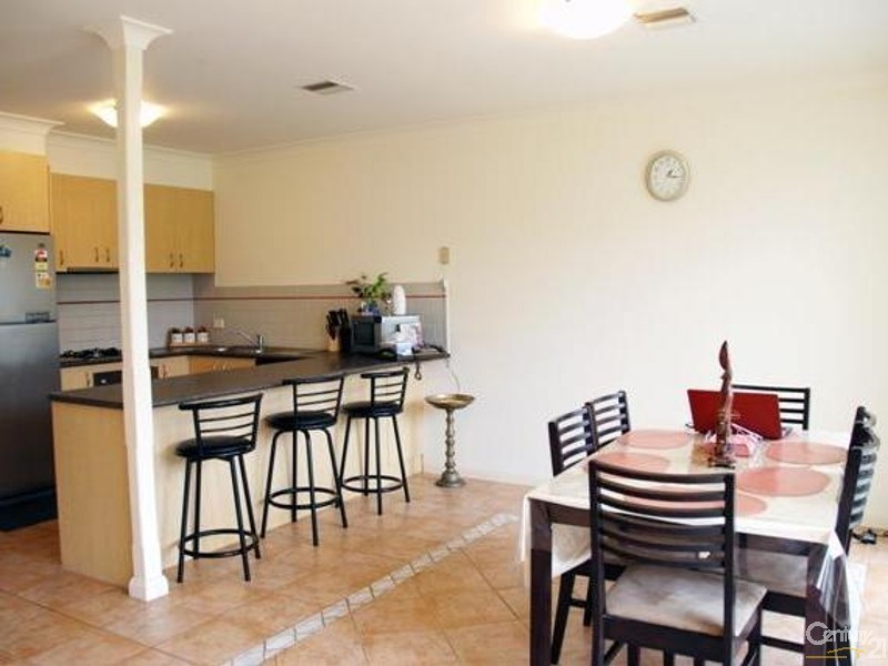 2 Cropton Place, Narre Warren South VIC 3805