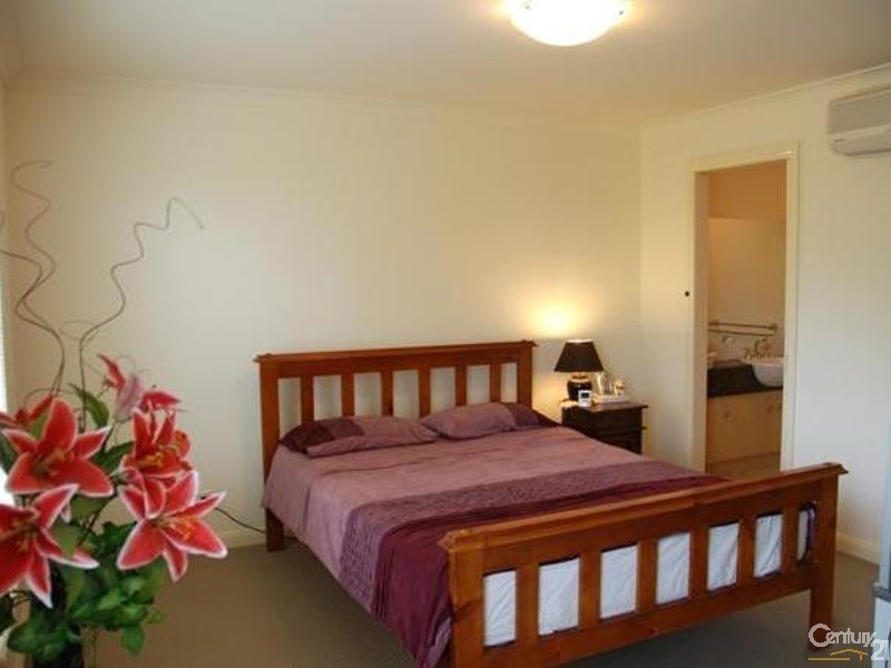 2 Cropton Place, Narre Warren South VIC 3805