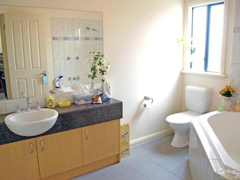 2 Cropton Place, Narre Warren South VIC 3805