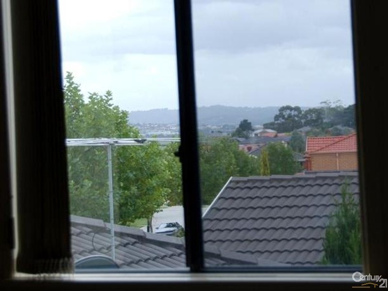 2 Cropton Place, Narre Warren South VIC 3805